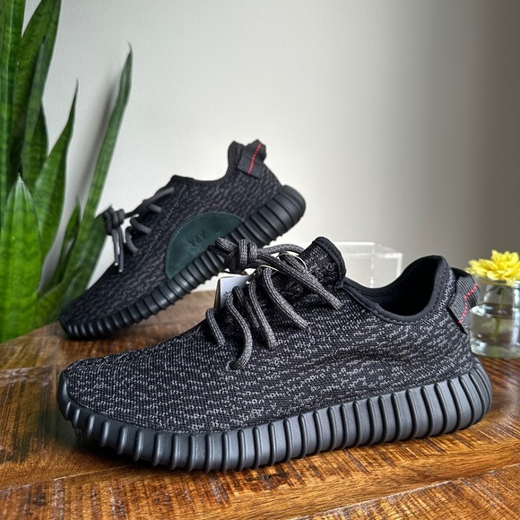 Yeezy Boost 350 v2 - Pirate Black - Men's 6 / W's 7 - New in Box